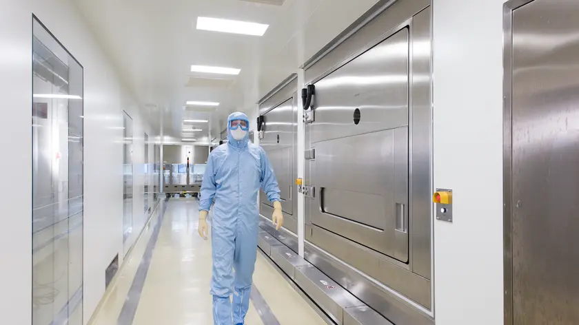 Vestuario laboral adecuado para sala blanca
