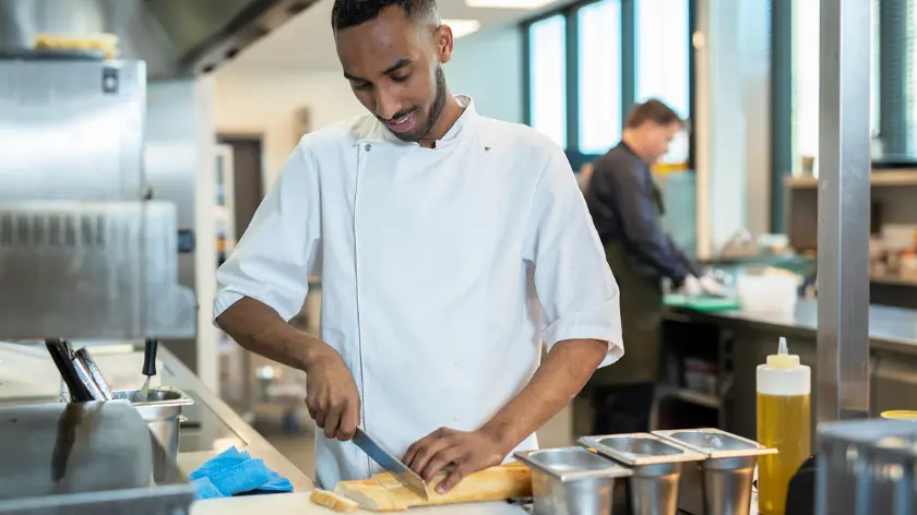 Normas para ropa de trabajo en cocina
