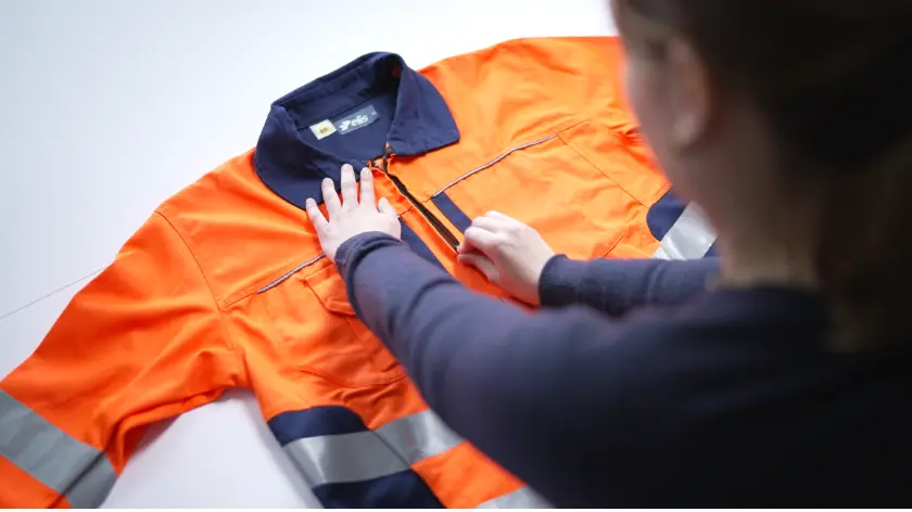 Economía circular - reparación de ropa de trabajo