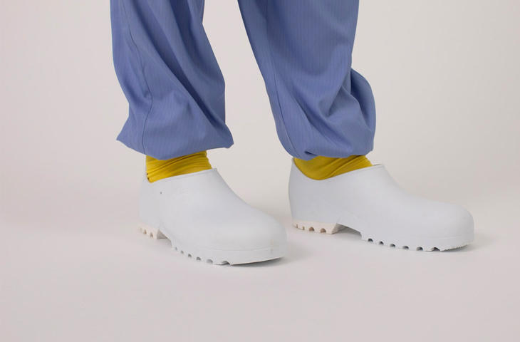 Zuecos para sala blanca