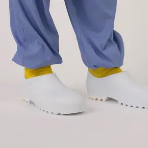 Zuecos para sala blanca